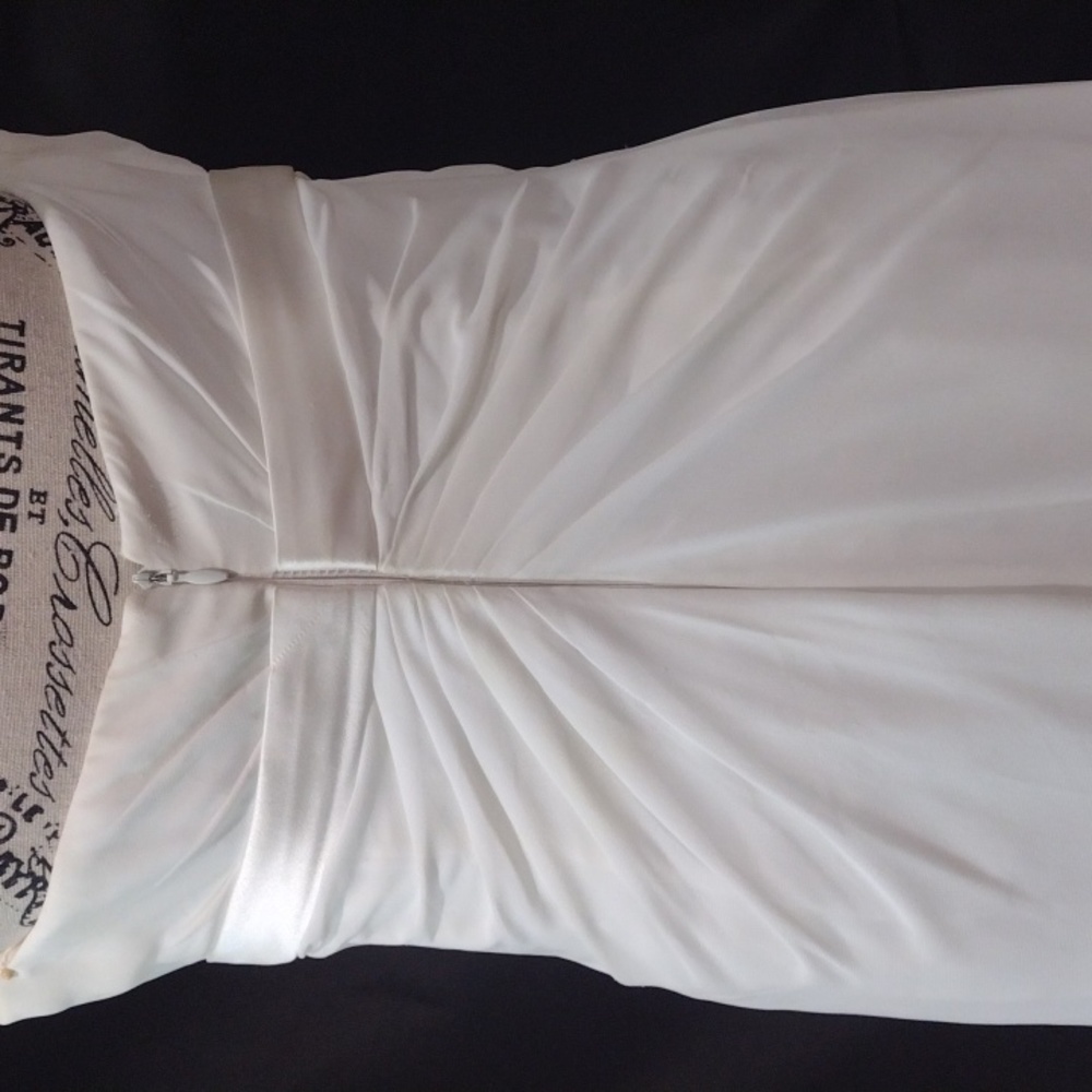 Wedding Dress - Picture 4 of 14